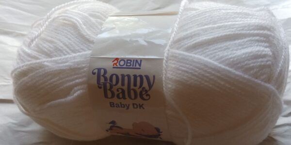 Robin baby yarn. 1360 White. 100g